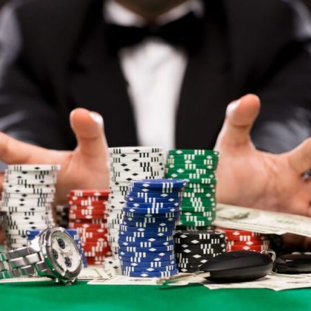 WHAT TYPE OF ENTERTAINMENT CHOOSE MEN AT ONLINE CASINOS?