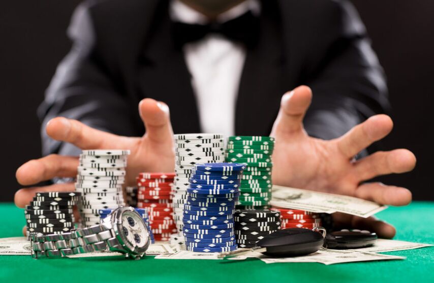 WHAT TYPE OF ENTERTAINMENT CHOOSE MEN AT ONLINE CASINOS?