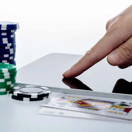 THE ONLINE GAMBLING MARKET COULD BE WORTH $305.5 BILLION BY 2027