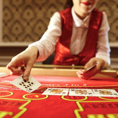 THE GROWING POPULARITY OF ONLINE CASINOS WITH LIVE DEALERS, WHICH ALLOW PLAYERS TO FEEL THE ATMOSPHERE OF A REAL CASINO RIGHT AT HOME